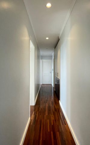 Apartamento à venda com 250m², 4 quartos e 4 vagas Apartamento à venda com 250m², 4 quartos e 4 vagasCorredor