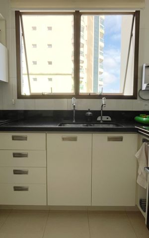 Apartamento à venda com 250m², 4 quartos e 4 vagas Apartamento à venda com 250m², 4 quartos e 4 vagasCozinha