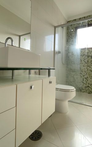 Apartamento à venda com 250m², 4 quartos e 4 vagas Apartamento à venda com 250m², 4 quartos e 4 vagasBanheiro da Suíte 3