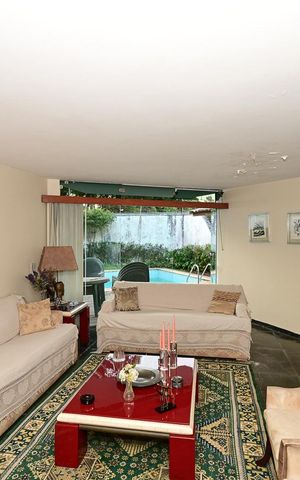 Casa à venda com 374m², 4 quartos e 3 vagasSala