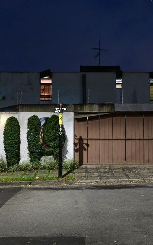 Casa à venda com 374m², 4 quartos e 3 vagasFachada