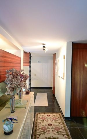 Casa à venda com 374m², 4 quartos e 3 vagasHall Social