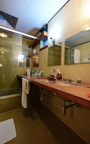 Casa à venda com 374m², 4 quartos e 3 vagasBanheiro Suíte  4