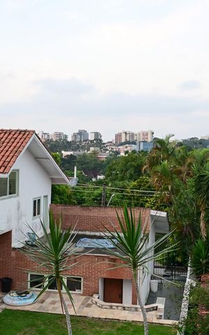 Casa à venda com 374m², 4 quartos e 3 vagasVista da Suíte 2