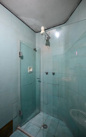 Casa à venda com 374m², 4 quartos e 3 vagasBanheiro de Serviço