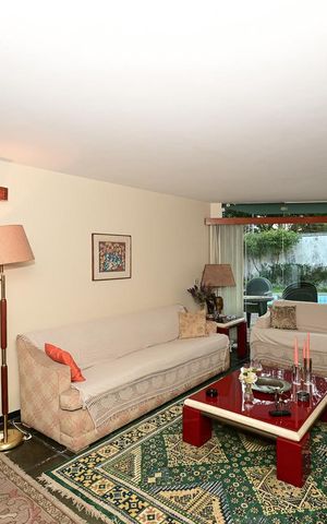 Casa à venda com 374m², 4 quartos e 3 vagasSala