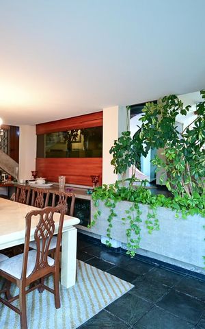 Casa à venda com 374m², 4 quartos e 3 vagasSala