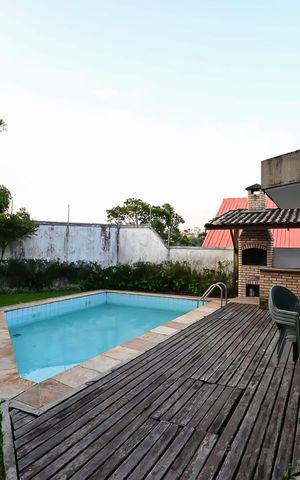 Casa à venda com 374m², 4 quartos e 3 vagasPiscina
