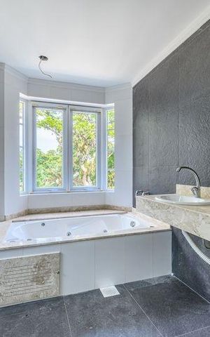 Casa à venda com 294m², 3 quartos e 3 vagas Casa à venda com 294m², 3 quartos e 3 vagasCasa 10