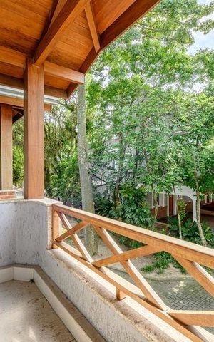Casa à venda com 294m², 3 quartos e 3 vagas Casa à venda com 294m², 3 quartos e 3 vagasCasa 10