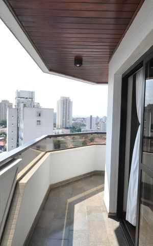Apartamento à venda com 230m², 4 quartos e 4 vagasSacada da Sala