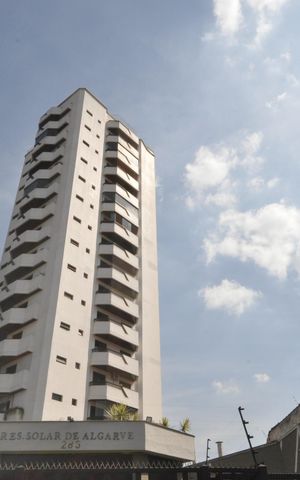 Apartamento à venda com 230m², 4 quartos e 4 vagasFachada