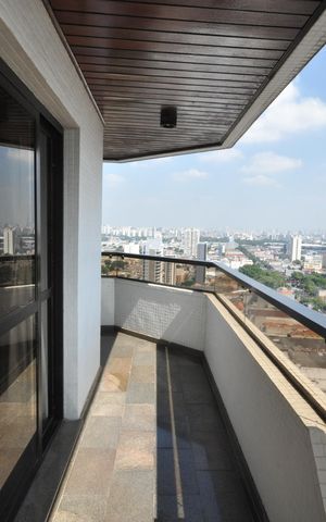 Apartamento à venda com 230m², 4 quartos e 4 vagasSacada da Sala de Jantar