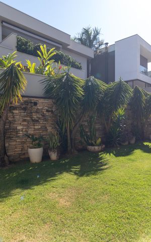 Casa de condomínio à venda com 280m², 4 quartos e 4 vagas Casa de condomínio à venda com 280m², 4 quartos e 4 vagasQuintal