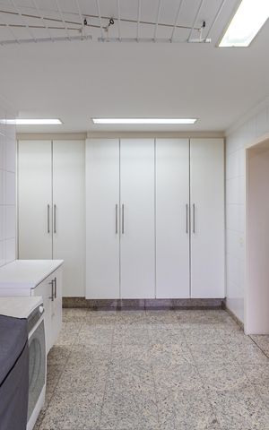 Apartamento para alugar com 261m², 4 quartos e 4 vagas