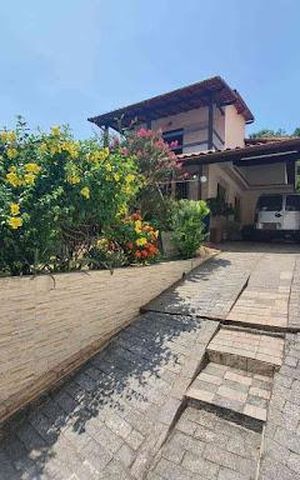 Casa à venda com 326m², 4 quartos e 4 vagas