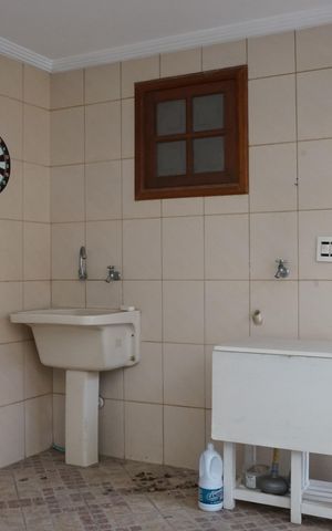 Casa à venda com 350m², 3 quartos e 3 vagasÁrea de Serviço
