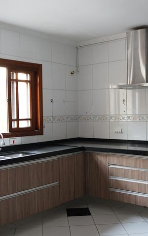 Casa à venda com 350m², 3 quartos e 3 vagasCozinha - Armários
