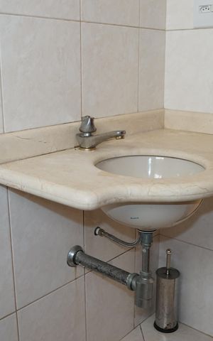 Casa à venda com 350m², 3 quartos e 3 vagasBanheiro 1