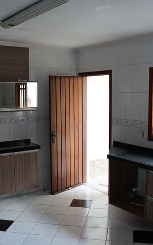 Casa à venda com 350m², 3 quartos e 3 vagasCozinha - Armários