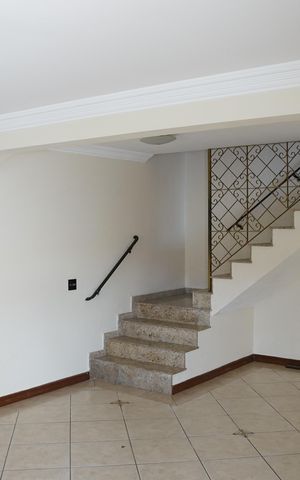 Casa à venda com 350m², 3 quartos e 3 vagasSala