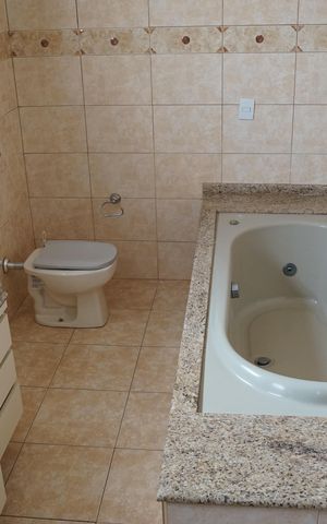Casa à venda com 350m², 3 quartos e 3 vagasBanheiro da Suíte