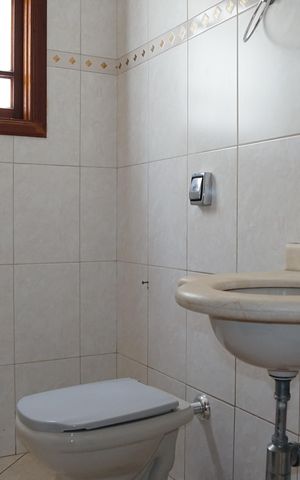 Casa à venda com 350m², 3 quartos e 3 vagasBanheiro 1