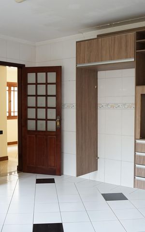 Casa à venda com 350m², 3 quartos e 3 vagasCozinha - Armários