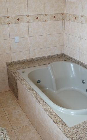 Casa à venda com 350m², 3 quartos e 3 vagasBanheiro da Suíte