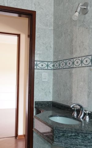 Casa à venda com 350m², 3 quartos e 3 vagasBanheiro 3