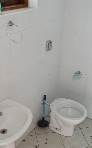 Casa à venda com 350m², 3 quartos e 3 vagasBanheiro 2