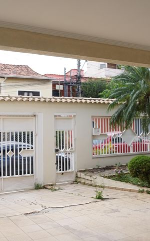 Casa à venda com 350m², 3 quartos e 3 vagasGaragem