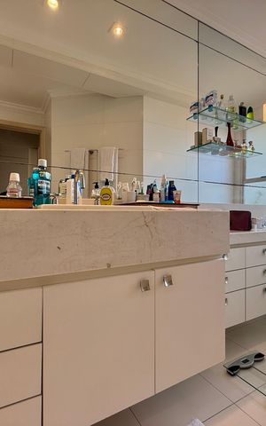 Apartamento à venda com 320m², 4 quartos e 4 vagasBanheiro Suíte 