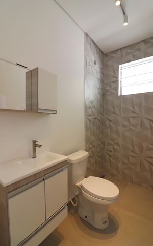 Casa para alugar com 111m², 3 quartos e 2 vagasBanheiro Social