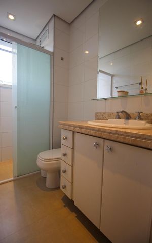 Apartamento à venda com 193m², 3 quartos e 4 vagasBanheiro da Suíte 2