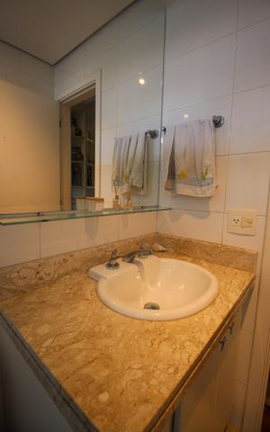 Apartamento à venda com 193m², 3 quartos e 4 vagasBanheiro da Suíte 2