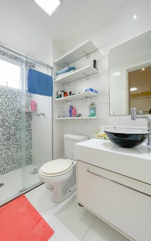 Apartamento à venda com 80m², 2 quartos e 2 vagas Apartamento à venda com 80m², 2 quartos e 2 vagasBanheiro da Suíte