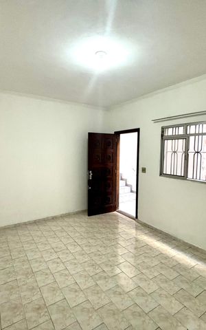 Casa à venda com 240m², 3 quartos e 1 vaga Casa à venda com 240m², 3 quartos e 1 vagaSala