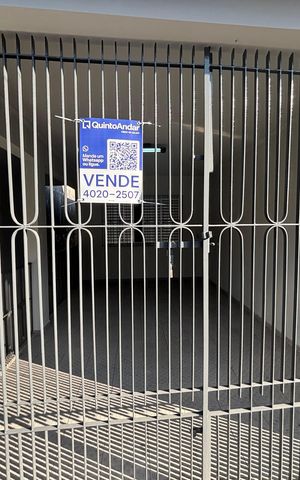Casa à venda com 240m², 3 quartos e 1 vaga Casa à venda com 240m², 3 quartos e 1 vagaFachada