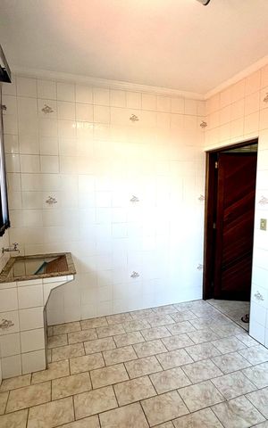 Casa à venda com 240m², 3 quartos e 1 vaga Casa à venda com 240m², 3 quartos e 1 vagaÁrea de Serviço