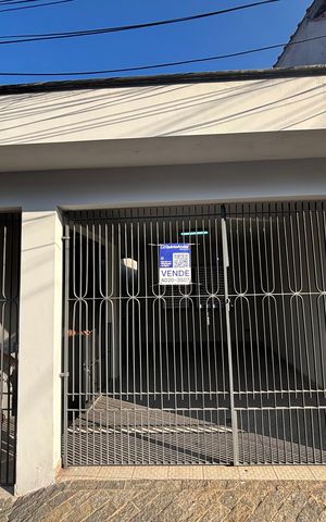 Casa à venda com 240m², 3 quartos e 1 vaga Casa à venda com 240m², 3 quartos e 1 vagaFachada
