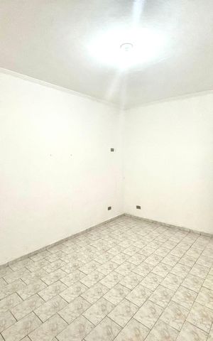 Casa à venda com 240m², 3 quartos e 1 vaga Casa à venda com 240m², 3 quartos e 1 vagaSala