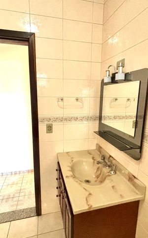 Casa à venda com 240m², 3 quartos e 1 vaga Casa à venda com 240m², 3 quartos e 1 vagaBanheiro 2
