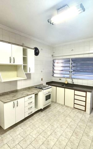 Casa à venda com 240m², 3 quartos e 1 vaga Casa à venda com 240m², 3 quartos e 1 vagaCozinha