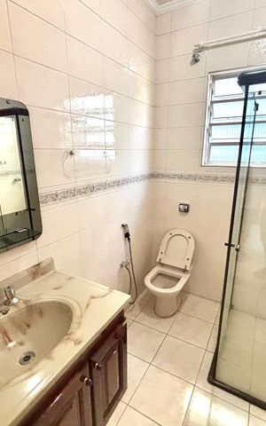 Casa à venda com 240m², 3 quartos e 1 vaga Casa à venda com 240m², 3 quartos e 1 vagaBanheiro 2