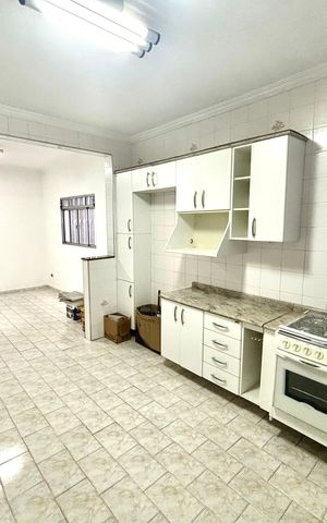 Casa à venda com 240m², 3 quartos e 1 vaga Casa à venda com 240m², 3 quartos e 1 vagaCozinha