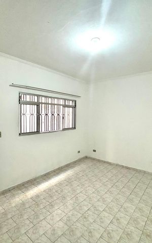Casa à venda com 240m², 3 quartos e 1 vaga Casa à venda com 240m², 3 quartos e 1 vagaSala
