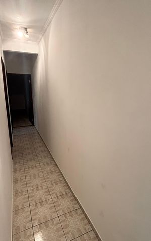 Casa à venda com 240m², 3 quartos e 1 vaga Casa à venda com 240m², 3 quartos e 1 vagaCorredor
