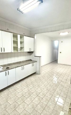 Casa à venda com 240m², 3 quartos e 1 vaga Casa à venda com 240m², 3 quartos e 1 vagaCozinha