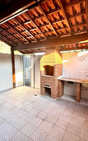 Casa à venda com 240m², 3 quartos e 1 vaga Casa à venda com 240m², 3 quartos e 1 vagaChurrasqueira